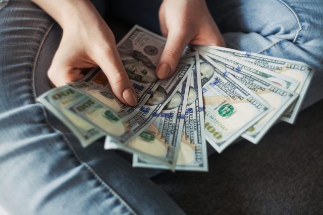 آیا خرید ارز در فرودگاه به‌صرفه است؟