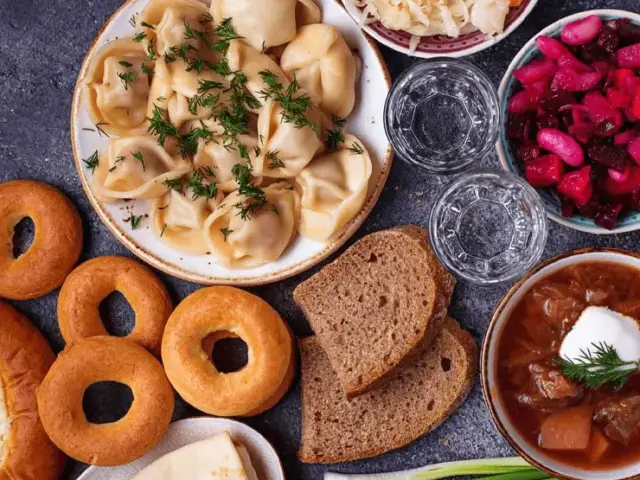 10 غذای معروف روسیه که باید در سفر امتحان کنید